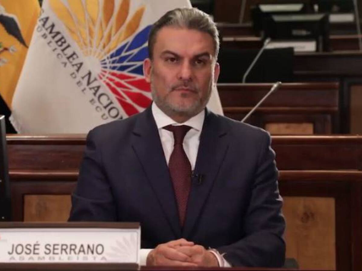 Parlamento de Ecuador destituye su presidente e inicia juicio contra fiscal