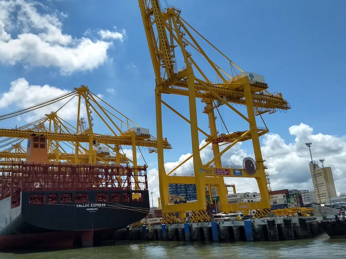 La industrial y el comercio en diciembre presentaron síntomas de desaceleración