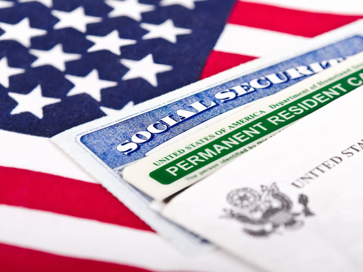 Nueva regla de Trump dificulta obtener la ‘green card’: qué cambia desde hoy y a quiénes afecta