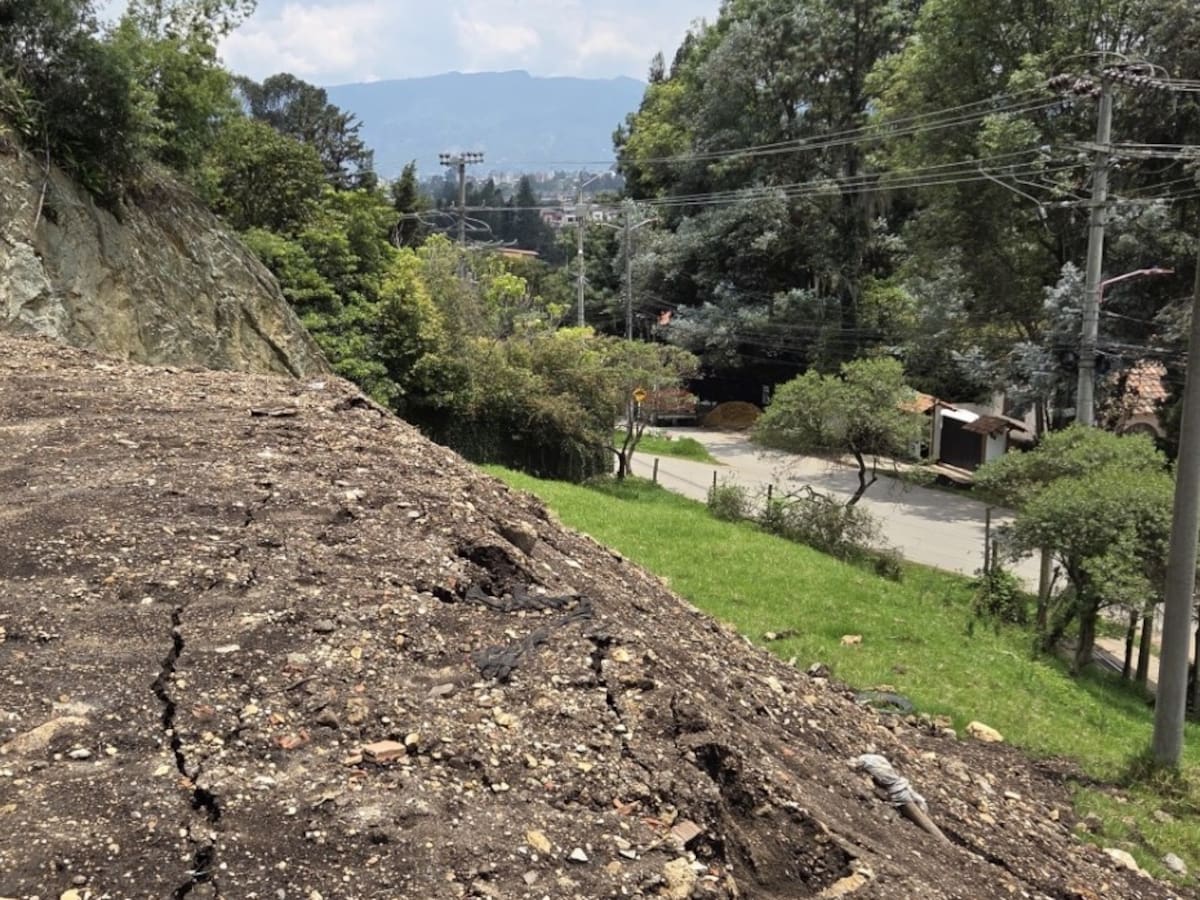 CAR suspende rellenos ilegales con escombros en Chía y Zipaquirá por riesgo ambiental