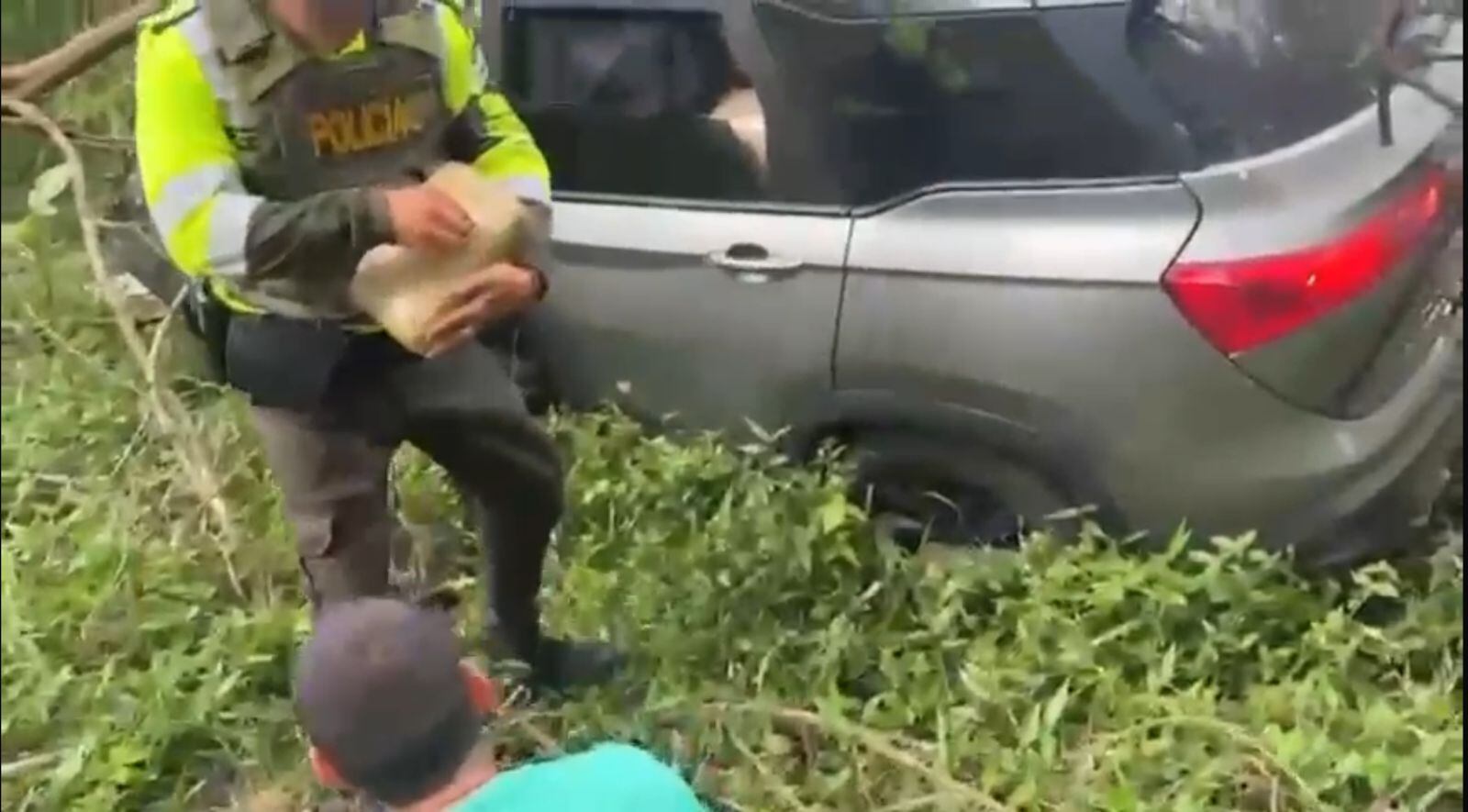 Huyó de un control, se accidentó y le hallaron un cargamento de marihuana en el norte del Valle