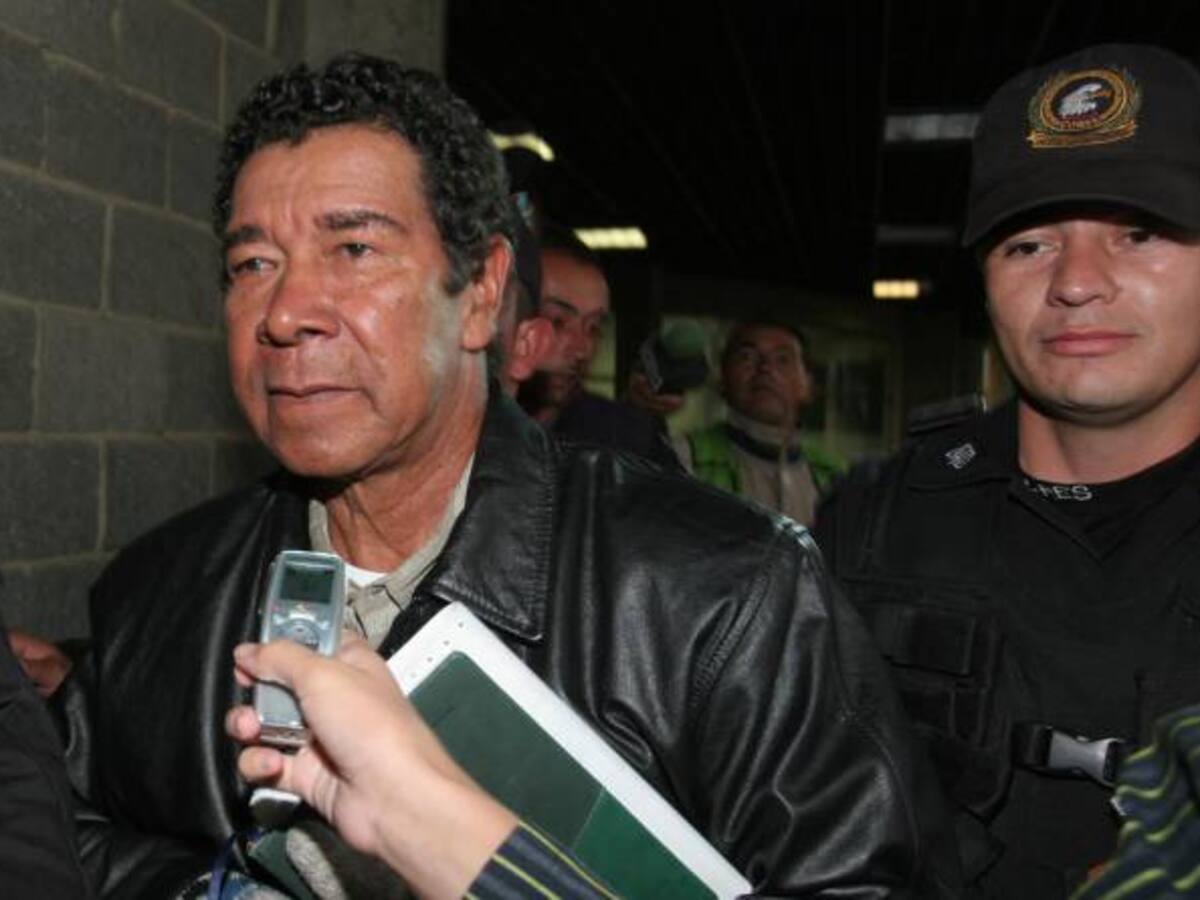 Ordenan libertad del exjefe paramilitar Ramón Isaza