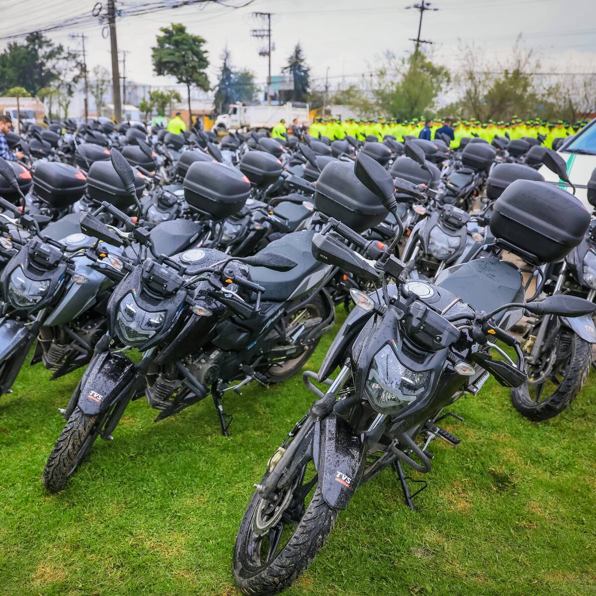 Distrito Capital pone en funcionamiento CAI de la Calle 13 y entrega 144 motocicletas a la Policía