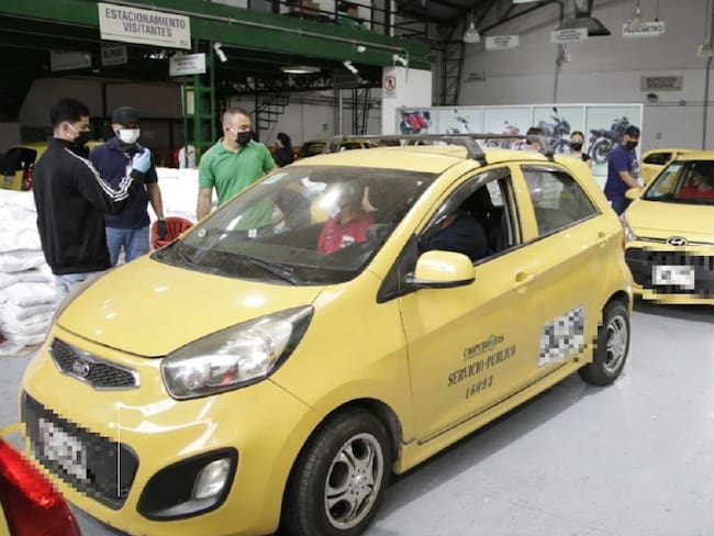 5.000 taxistas no dueños de carro recibirán ayudas para pasar la cuarentena