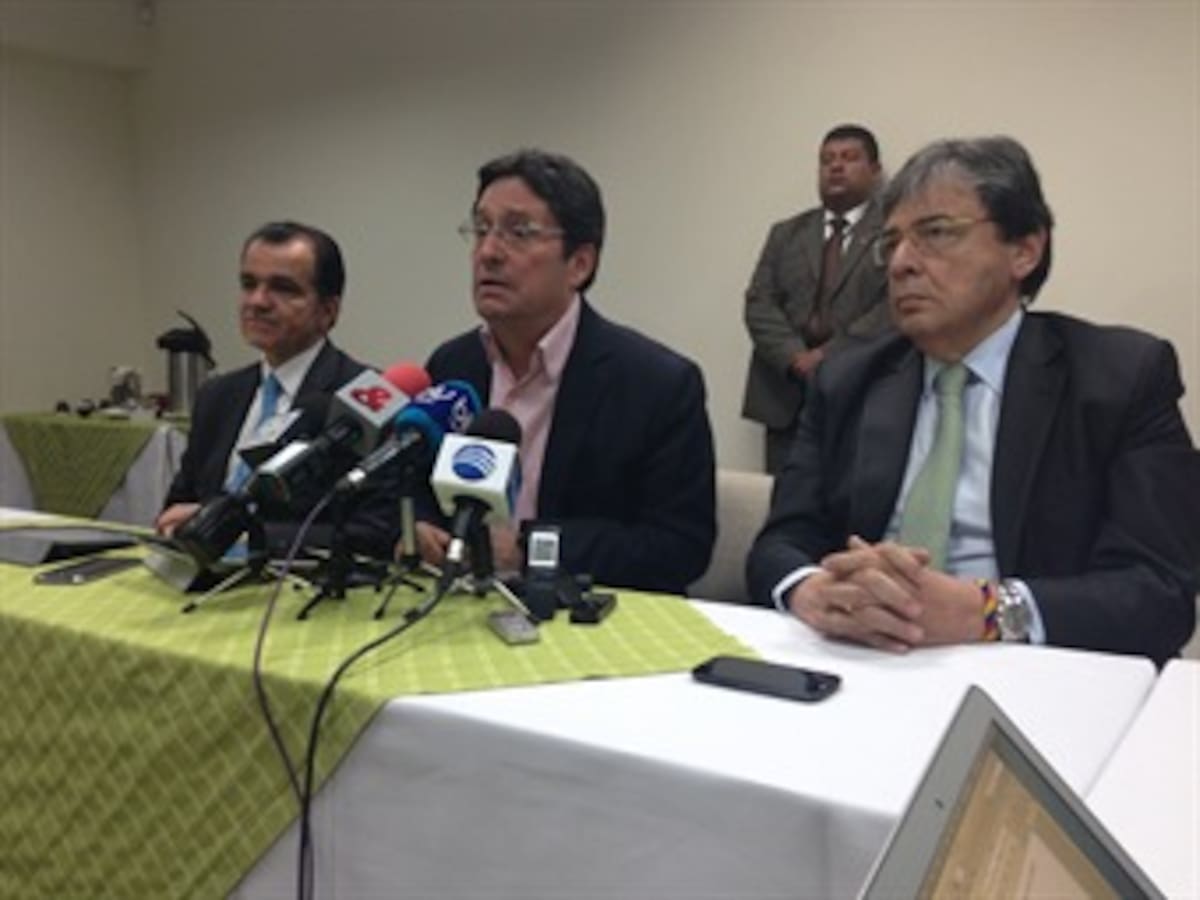 Precandidatos uribistas dicen que solucionaron discrepancias