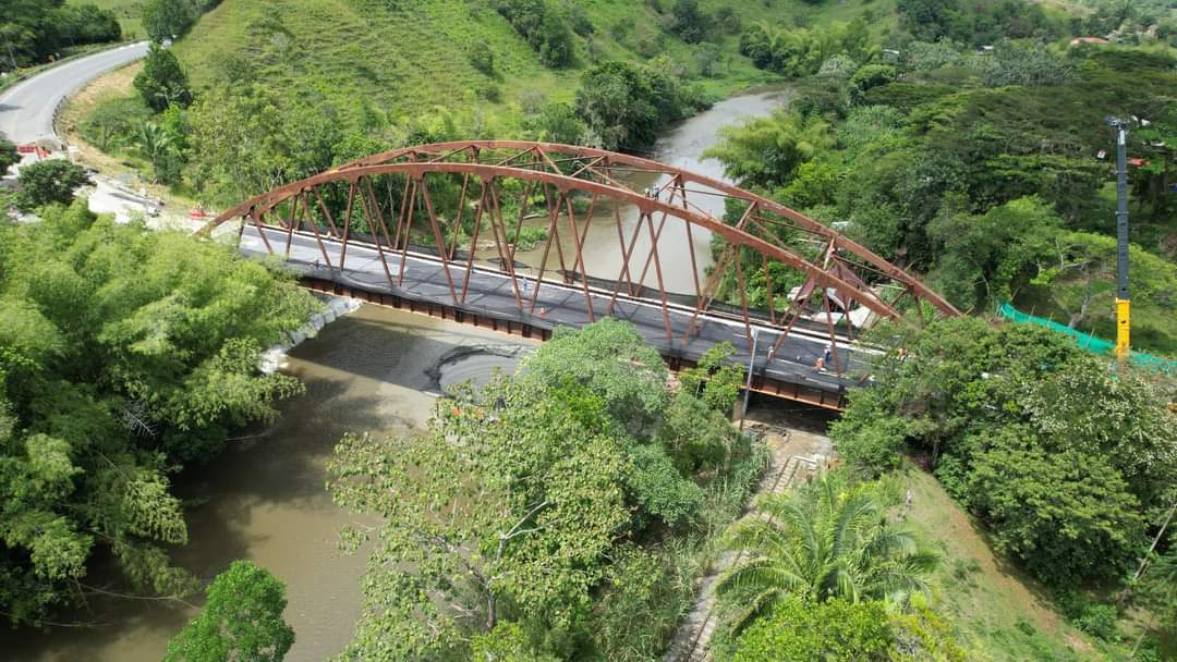Nuevo Puente El Alambrado entre Quindío y Valle del Cauca. Foto Cortesía Piedad Correal/ autopistas del café