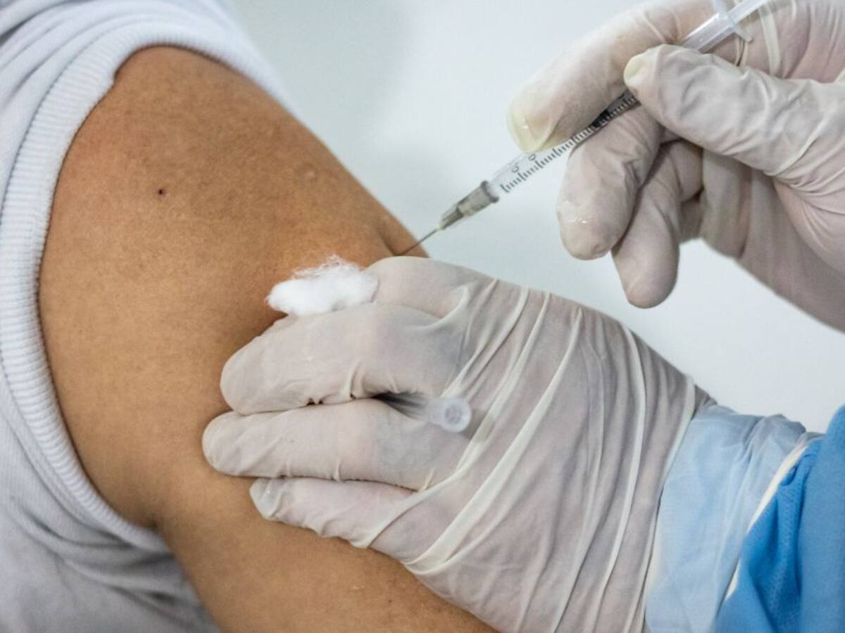 Avanza vacunación con dosis de Moderna en Bogotá