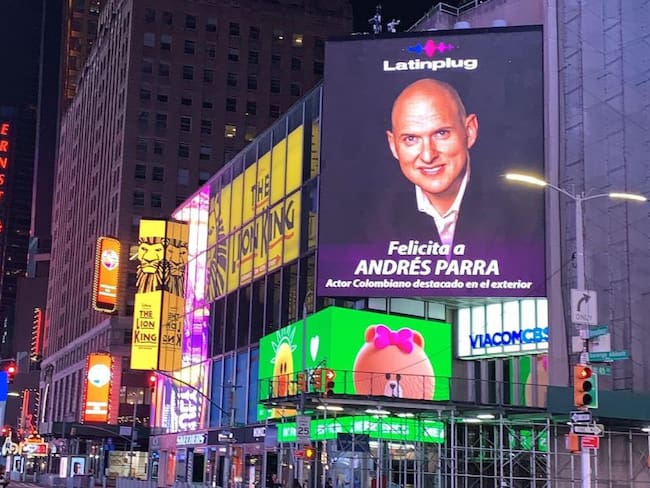 Rinden reconocimiento a actor Andrés Parra en Times Square