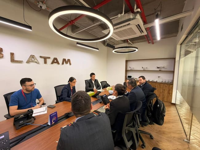 Reunión con directivos de aerolíneas en Bogotá. Foto: Cortesía Anato