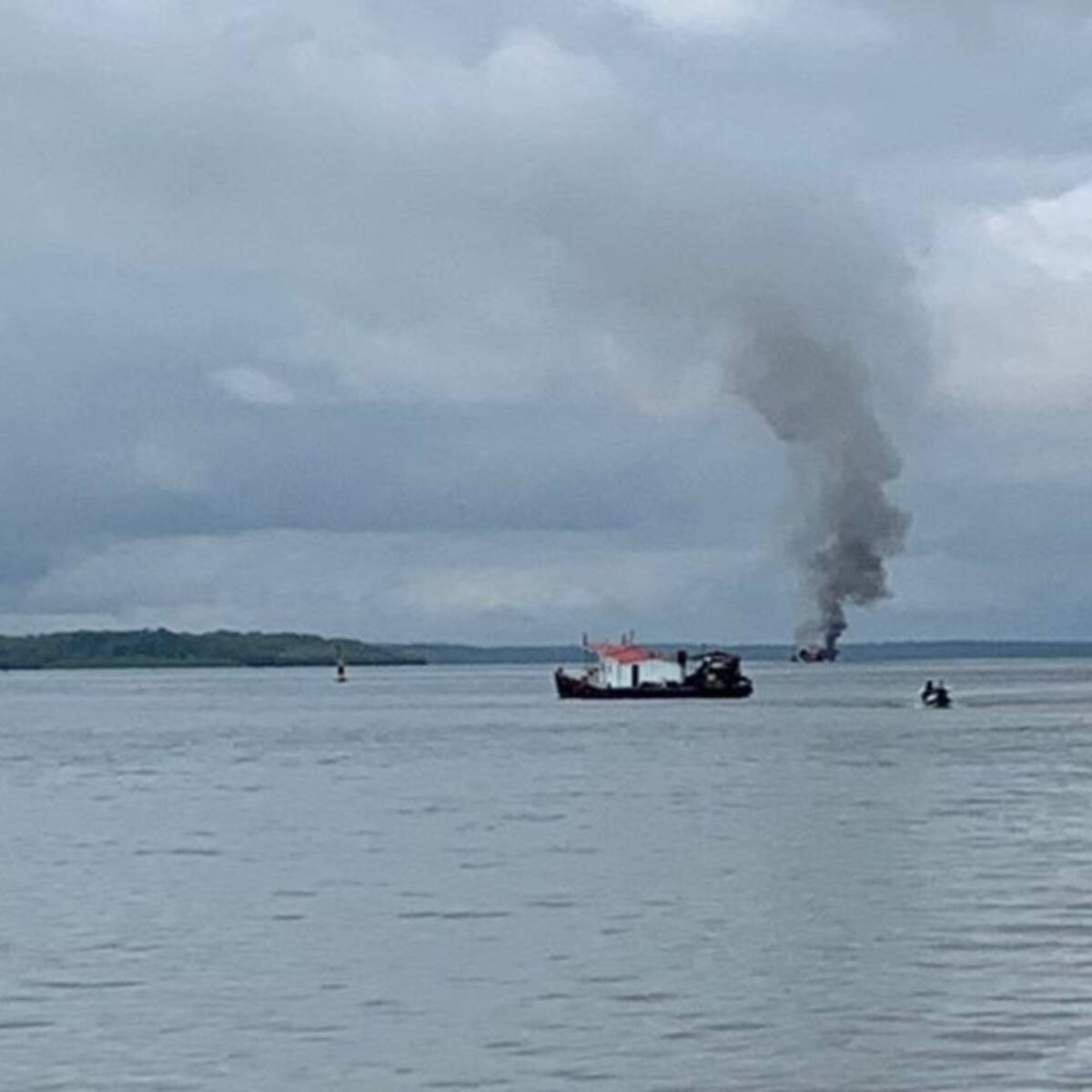 Buque incendiado en Buenaventura estaba practicando pesca ilegal