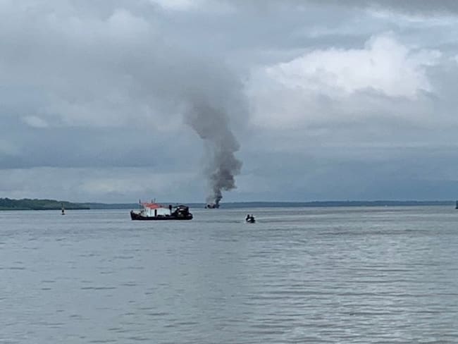 Buque incendiado en Buenaventura estaba practicando pesca ilegal
