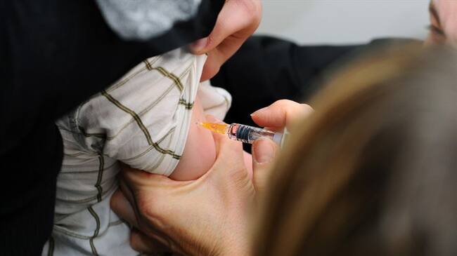 Los primeros síntomas de sarampión son los ojos rojos, lagrimeo, mucosidad, fiebre y posteriormente el brote generalizado. Foto: Getty Images