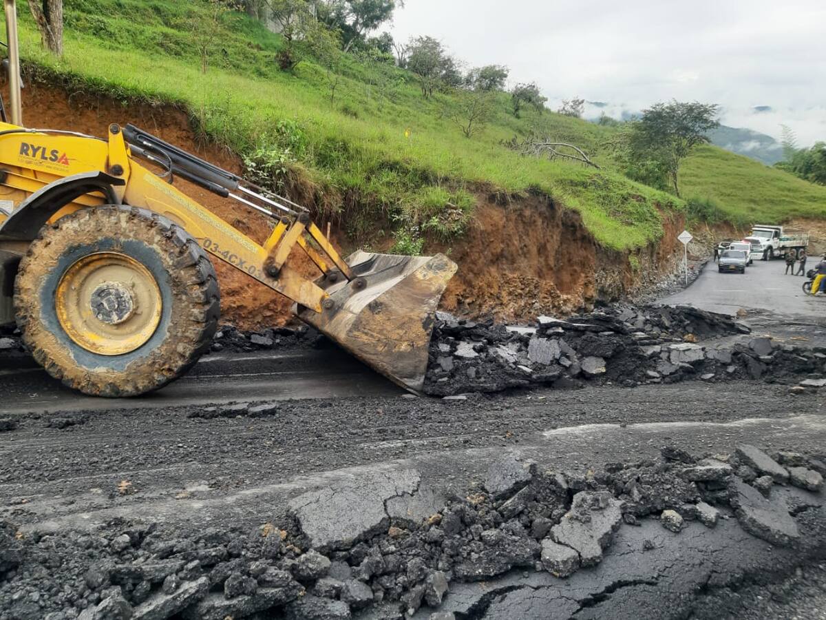 Video: tras cuatro días de inaugurada, vía en Cauca ya está dañada