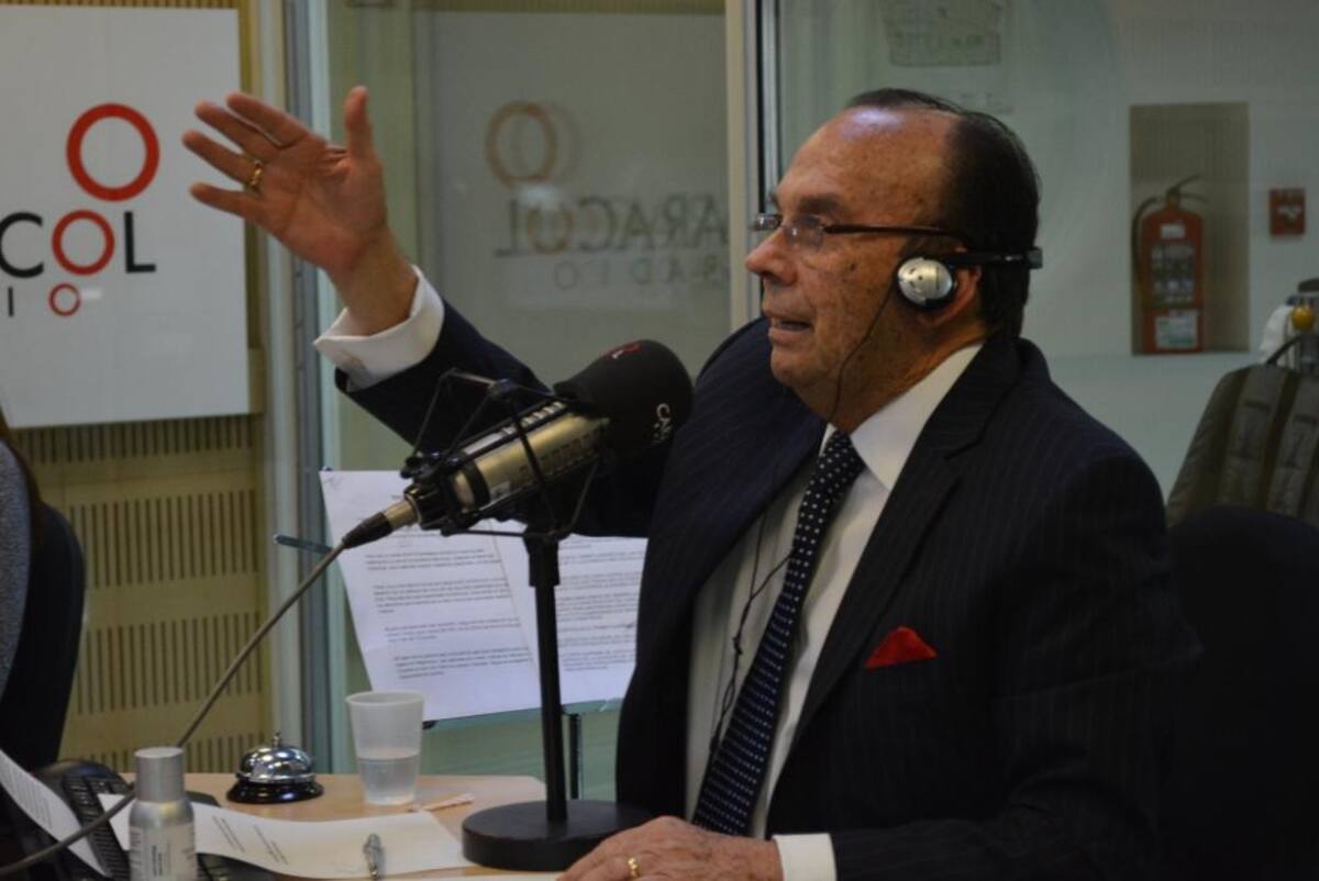 Tras dos décadas de estar inundando de humor a los colombianos, el admirado periodista se retira de La Luciérnaga, vea como desarrolla su último programa.