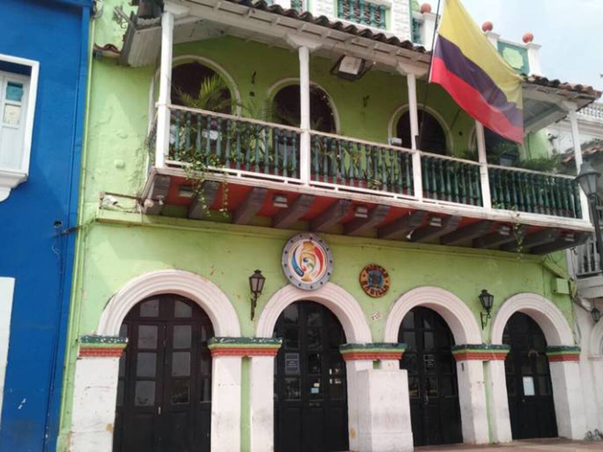 Banda de asaltantes hurta en discoteca de la Calle del Arsenal en Cartagena