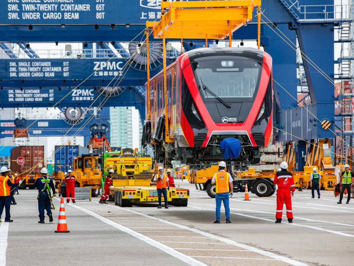 Primer tren del Metro de Bogotá llegó a Colombia: “Es el Metro de todos los colombianos”