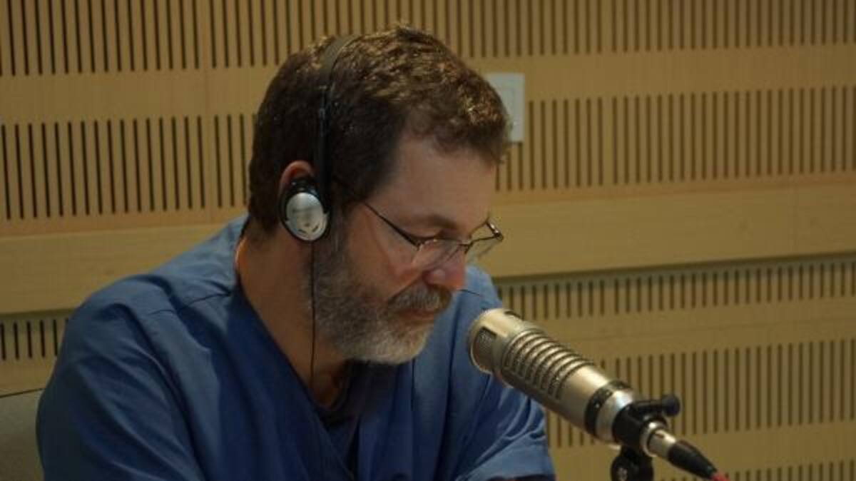 Dr. Santiago Rojas, director de Sana Mente en Caracol Radio.