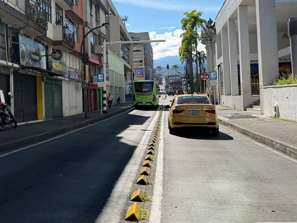 En Pereira, se están instalando cámaras de fotodetección para frenar invasión del carril de Megabús