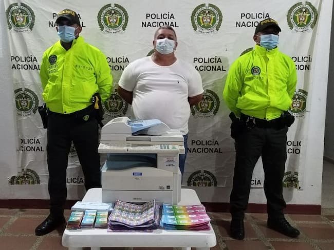 El detenido comercializaba juegos de suerte y azar sin el lleno de los requisitos en el municipio de San Juan Nepomuceno