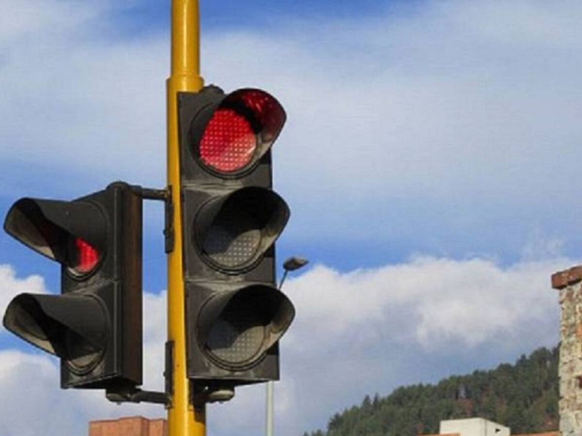Delincuentes siguen robando semáforos en Ibagué afectando la movilidad
