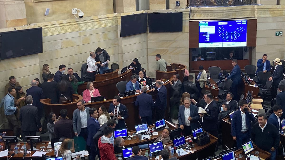 Plenaria de Senado aprobó en segundo debate el transfuguismo político