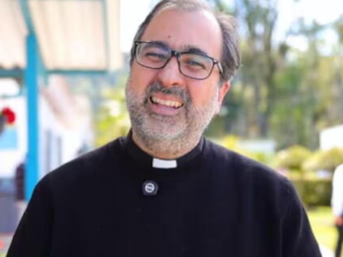 Sacerdote Rodolfo Londoño no tiene vinculo familiar con Abelardo De la Espriella: presidencia