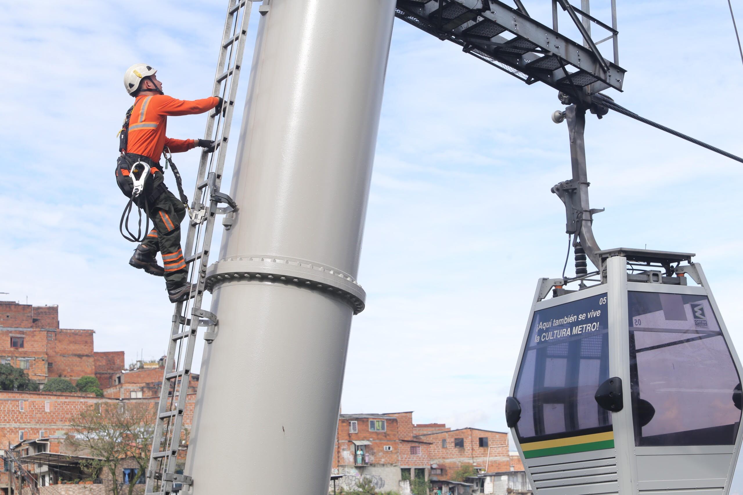 Mantenimiento de metrocables. Foto: Metro de Medellín.