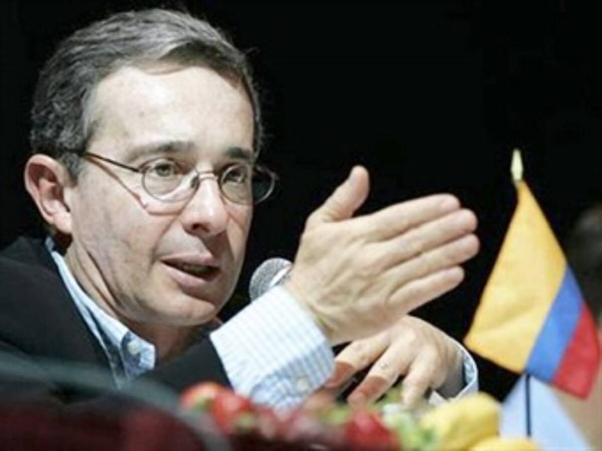 Uribe emite directiva presidencial que restringe la contratación pública en vísperas de las elecciones 2010
