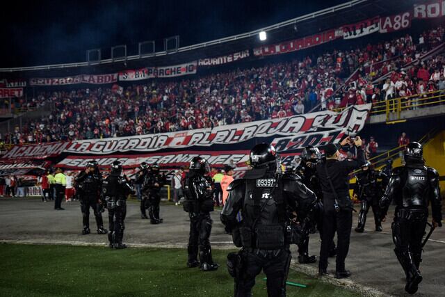 Desmanes en el estadio El Campín. Foto: (Colprensa - Cristian Bayona).
