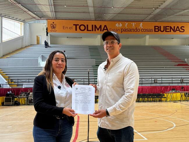 Sandra García, secretaria de infraestructura y Sebastián Perdomo, gerente IMDRI