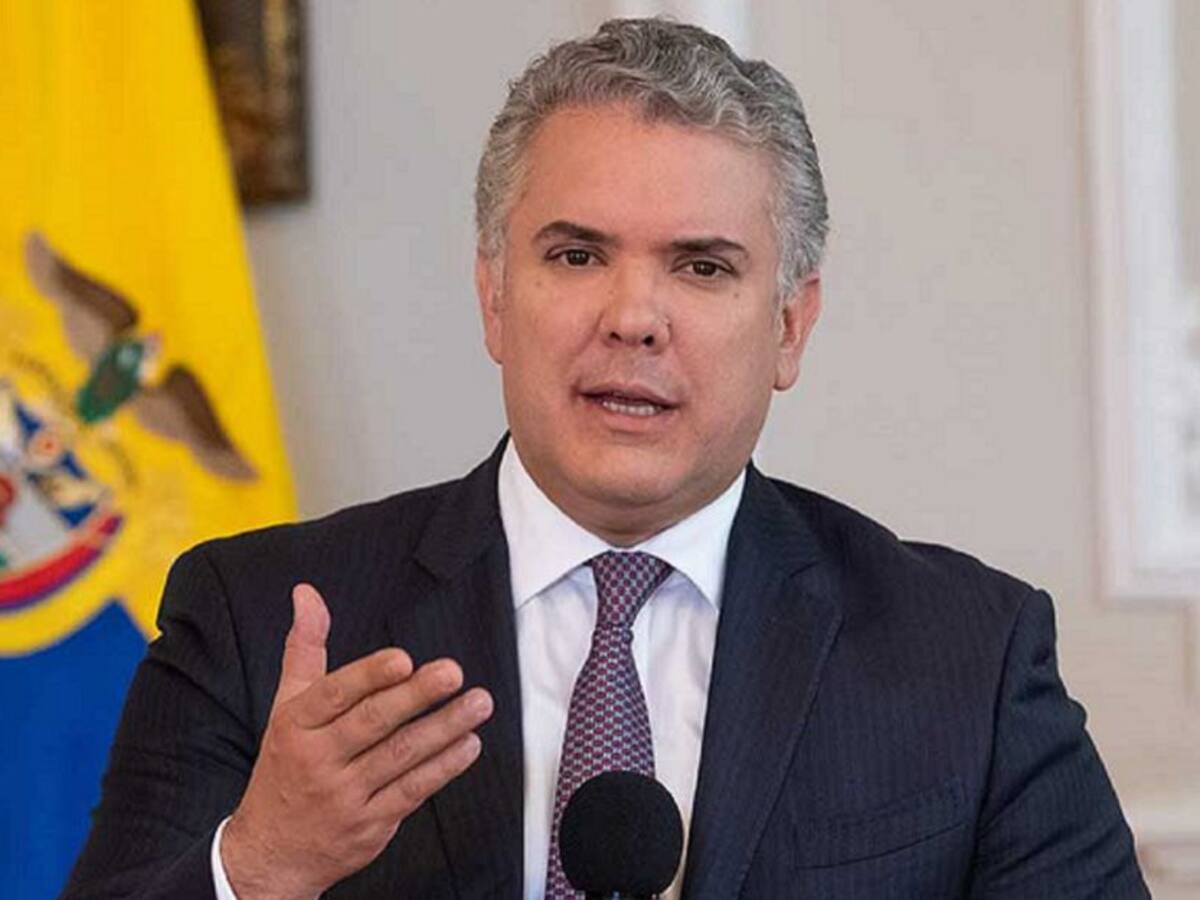 Abusos policiales son minúsculos frente al esfuerzo que ellos hacen: Duque