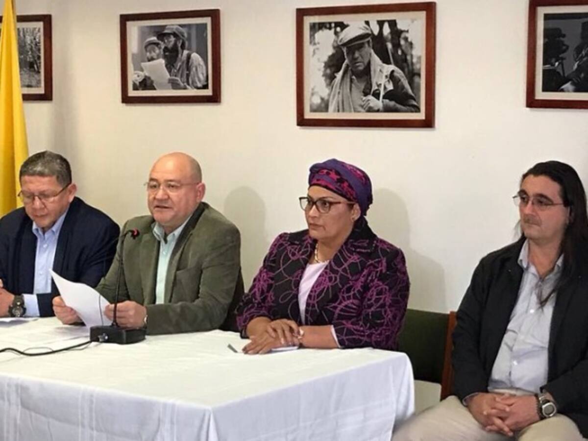Farc protesta por no poder salir del país