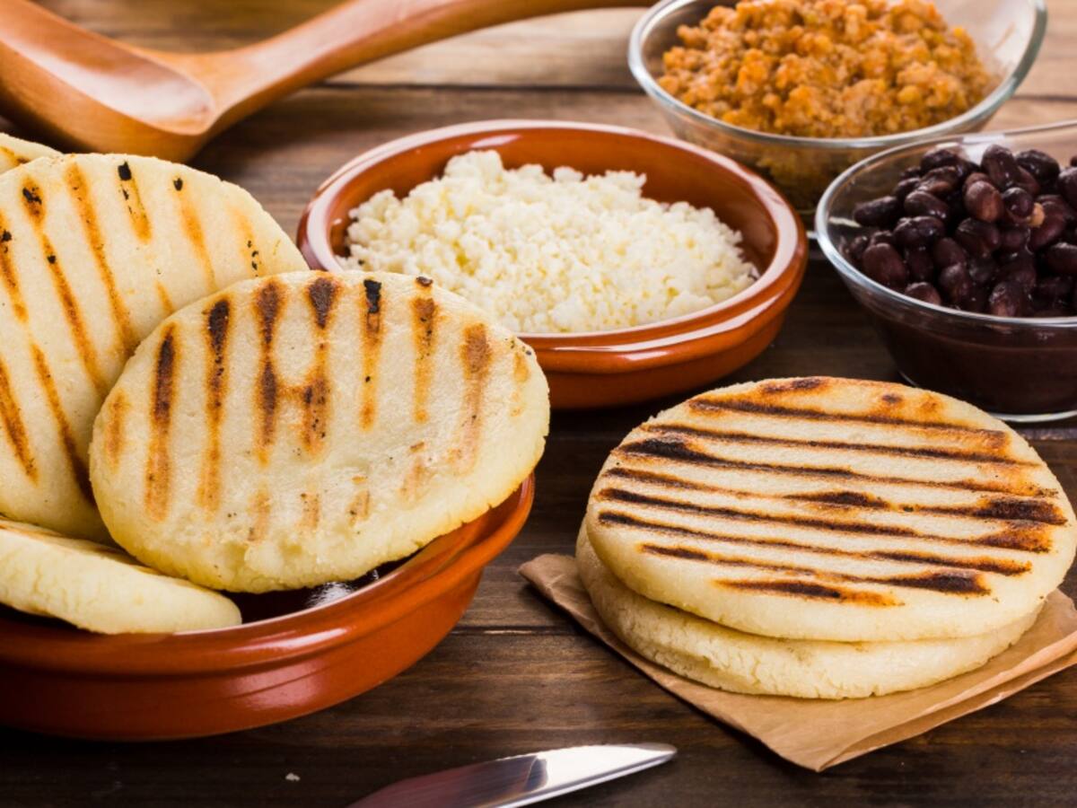 Arepa con queso gruyère francés, la fusión de sabor de Colombia y Francia