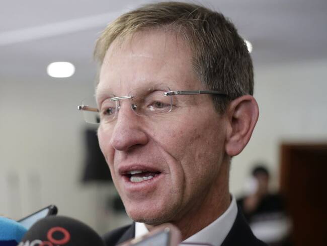 No hay fundamento para vincular al presidente con los asesinatos: Emilio Archila