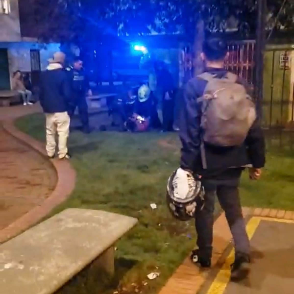 Controversia por agresión de un uniformado a joven en Suba: el hombre estaría consumiendo drogas