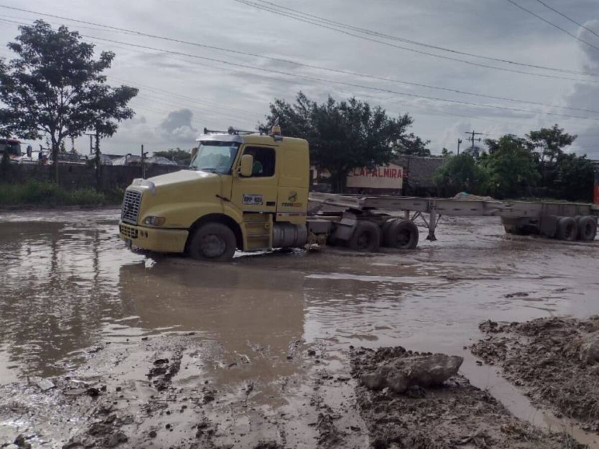 Vía principal del barrio Policarpa está intransitable