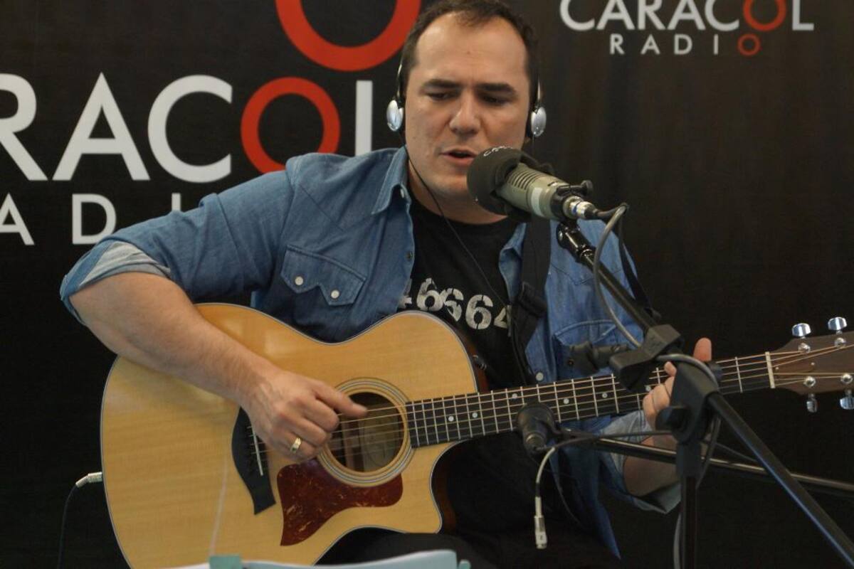 El cantante español despertó emoción con la interpretación de sus melodías