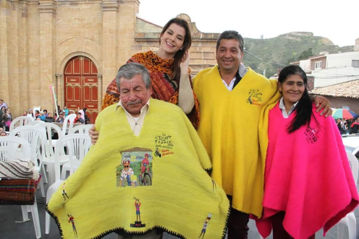 Los padres de Naro Quintana: Luis Quintana y Eloísa Rojas. Carolina Cruz, y el artesano de Nobsa, Antonio Niño.  
