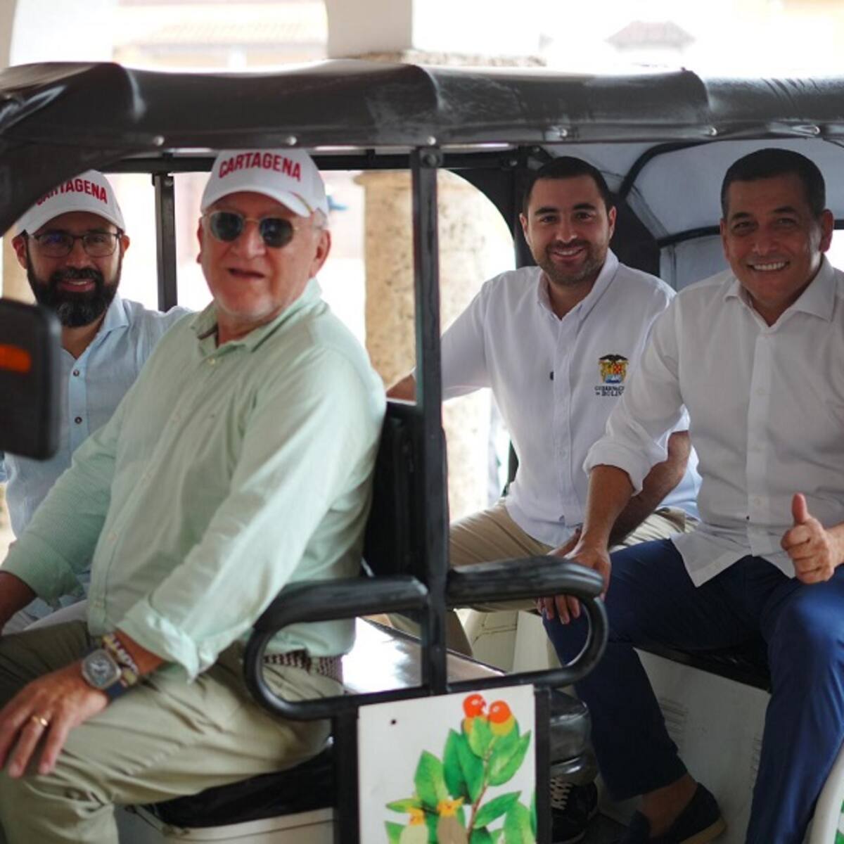 Minminas entregó primer motocarro eléctrico en Cartagena