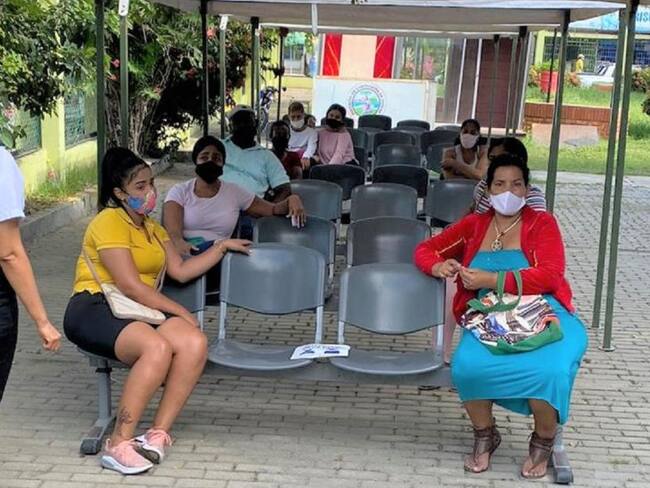 Personas esperando el pago de Familias en Acción