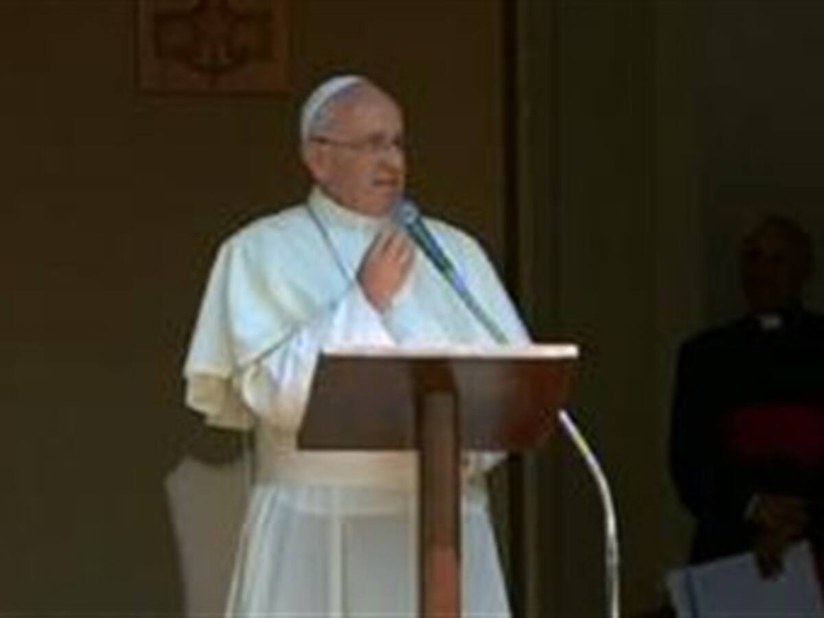 Francisco guía su primer Ángelus en Castel Gandolfo