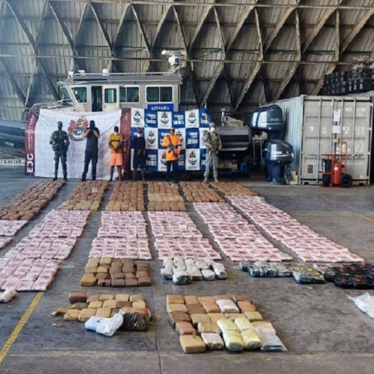 Cae cargamento de marihuana luego de una persecución en aguas del Pacífico