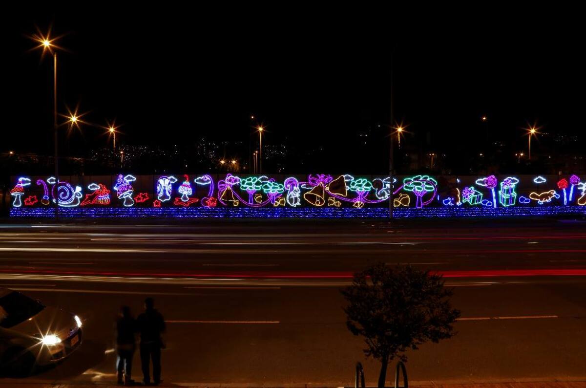 La capital del país ya está lista para la época de fin de año con sus diferentes luces y decoraciones por todas las calles de la ciudad.