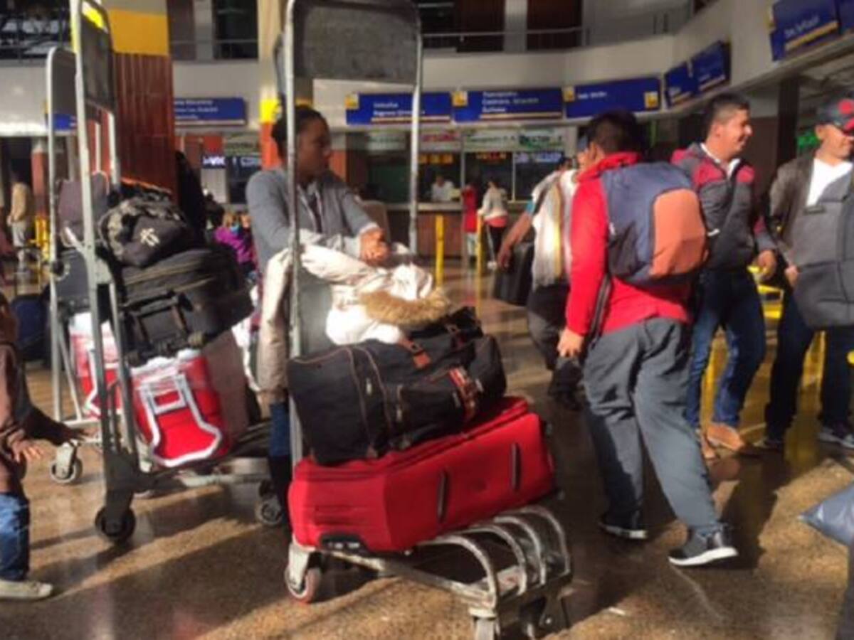 Los venezolanos que se quedaron "varados" en el Terminal de Bogotá