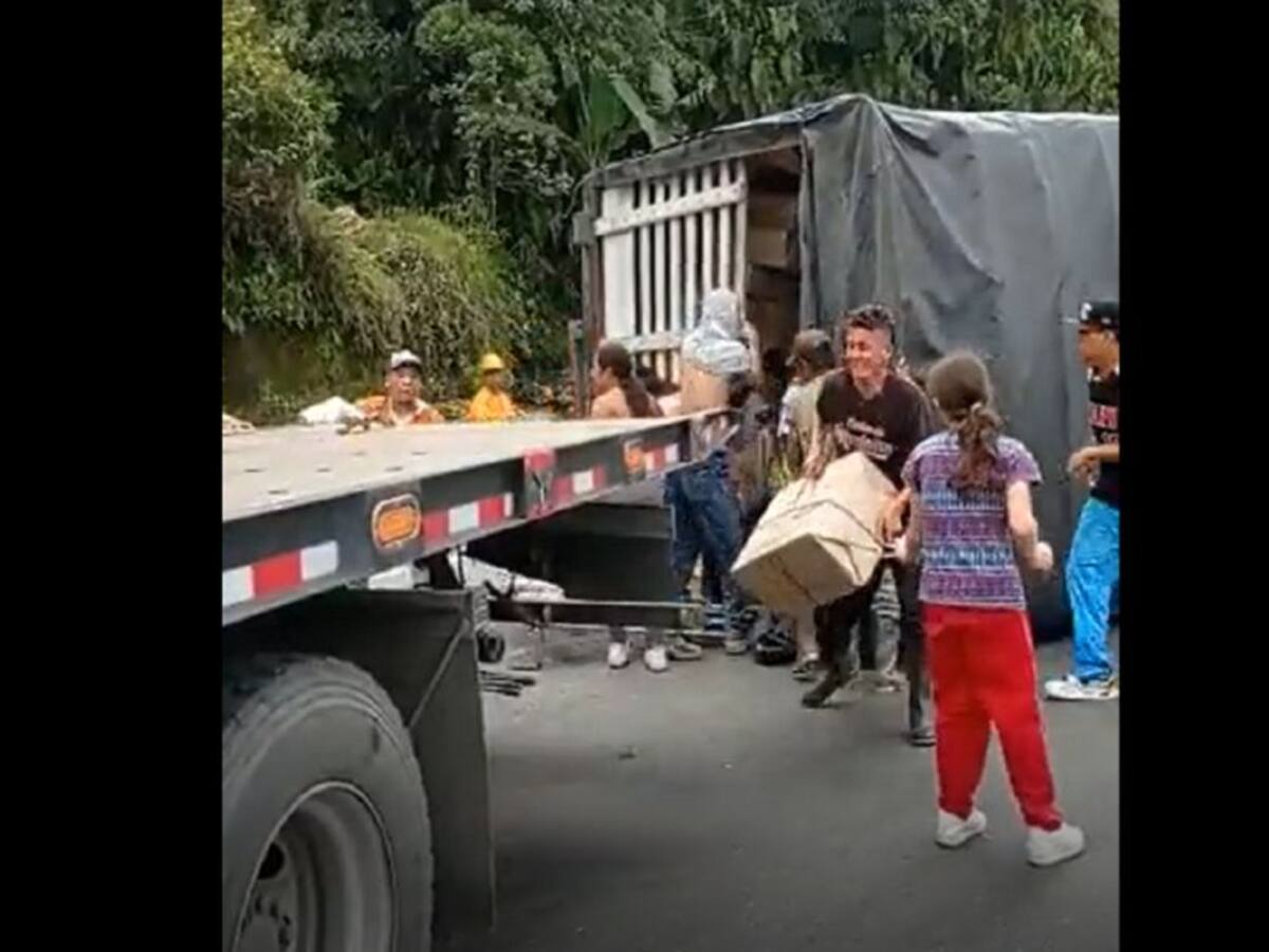 Gremio transportador de carga rechazó saqueo a camión en Antioquia