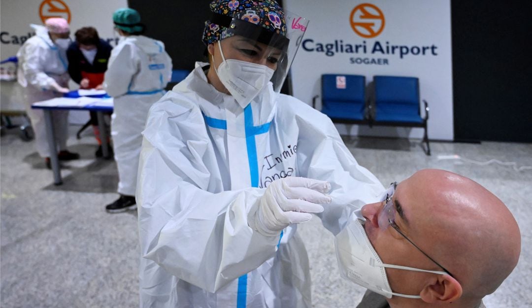 Pruebas de COVID-19 en el aeropuerto de Cagliari