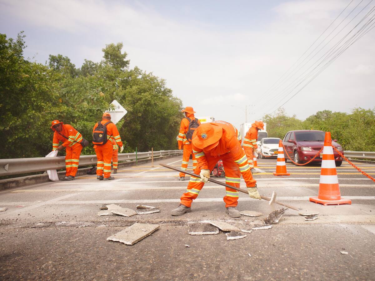 Inició retiro de las dos primeras franjas de polémicos reductores de velocidad en La Boquilla