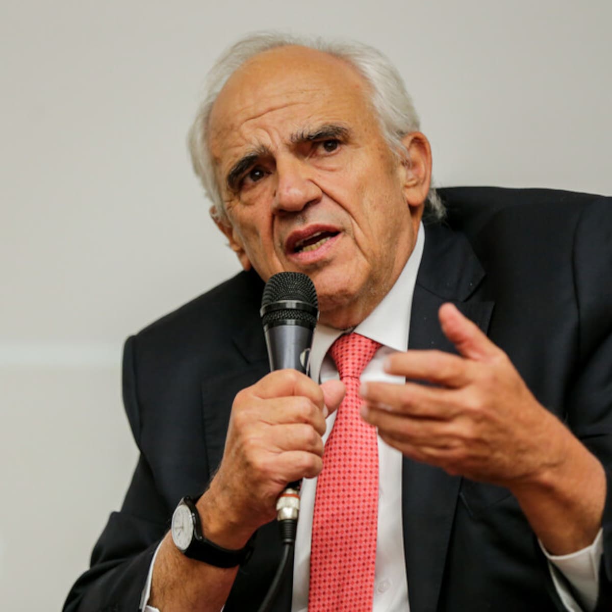 Samper pide a De la Espriella mantener equilibrio frente a Israel y Palestina