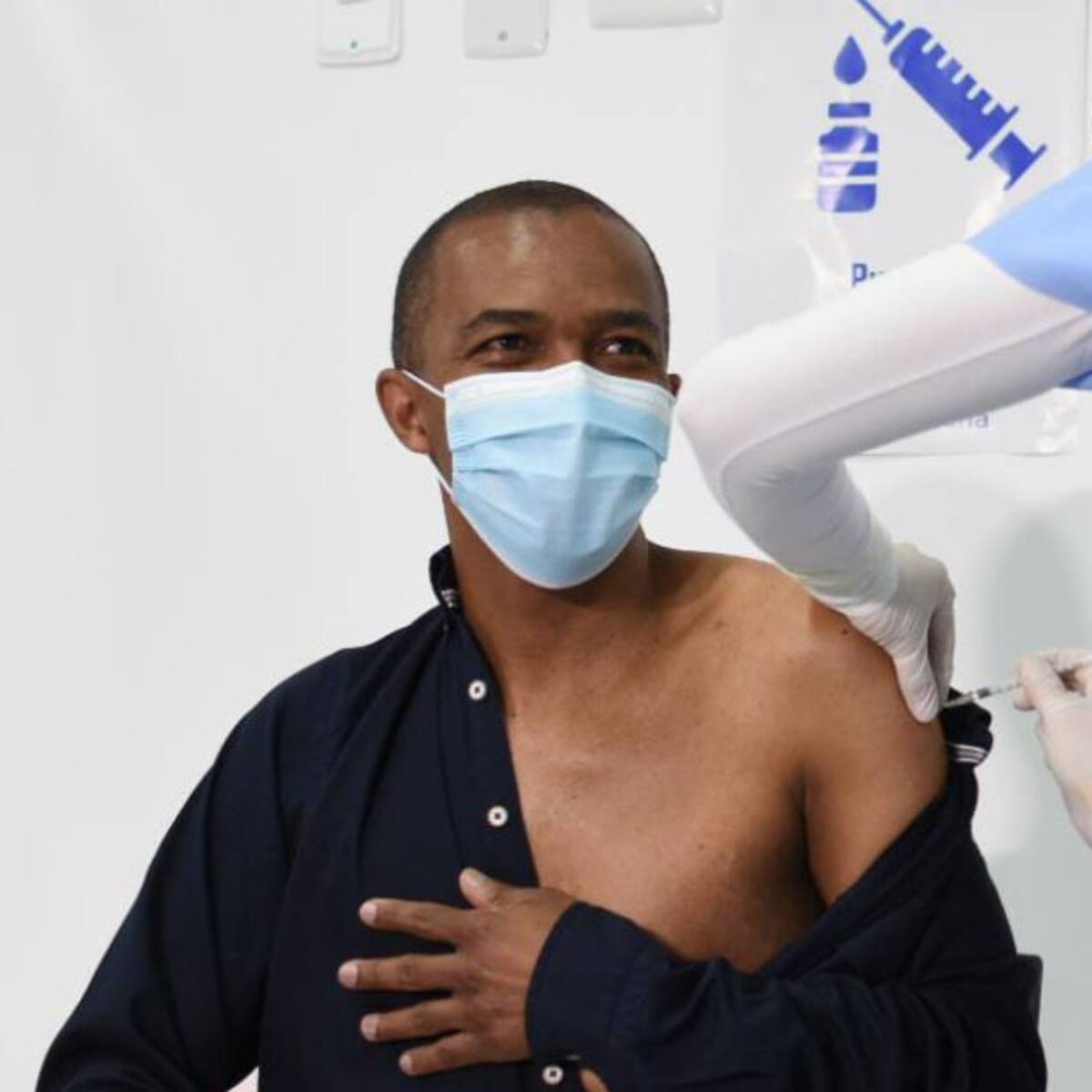 Doctor José Isaac Mosquera recibió la vacuna contra el COVID en Quindío