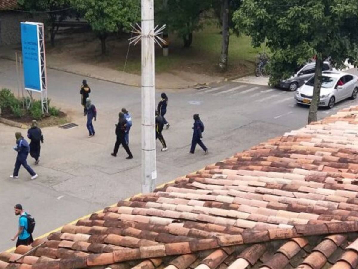 Ordenan evacuar la Universidad de Antioquia por presencia de encapuchados